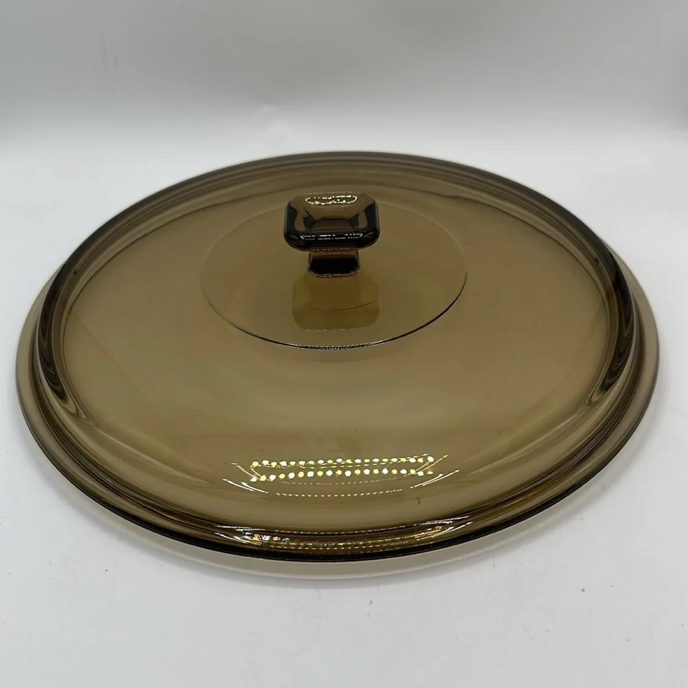 Anchor Ovenware vintage amber 2-quart casserole dish with cover